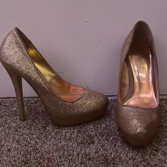 shoedazzle gold heels
